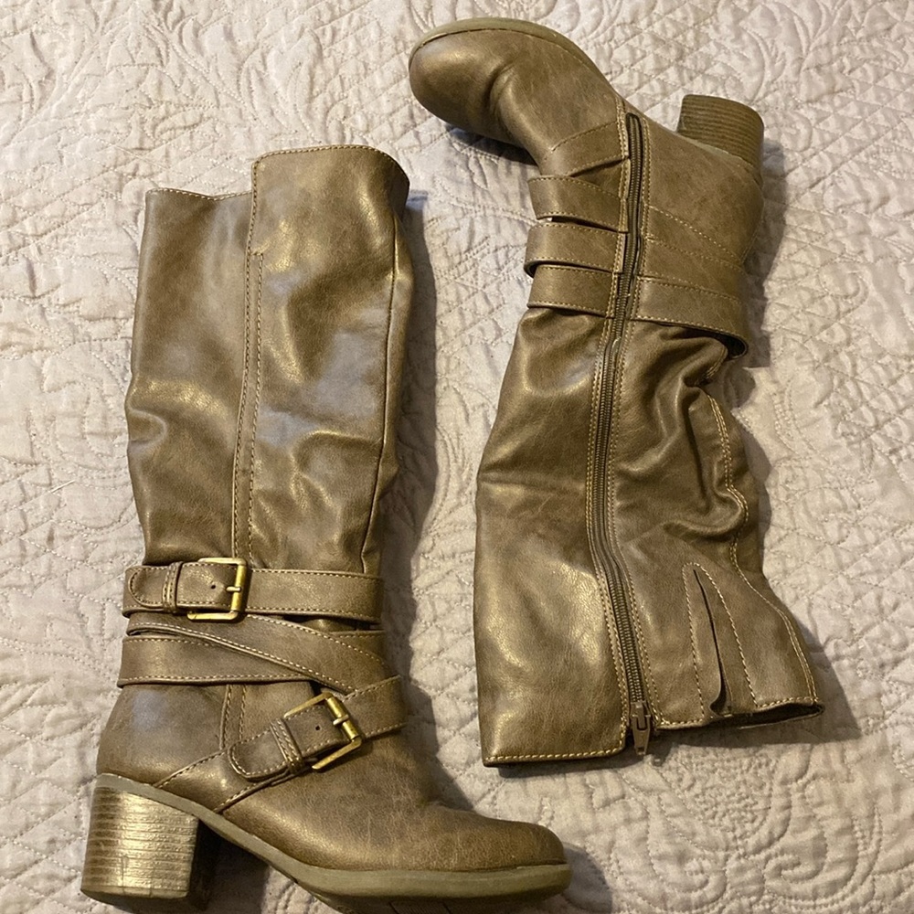 Gray heeled boots size 5 ½